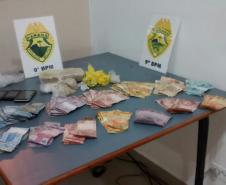 Mais de R$ 20 mil em drogas são apreendidas pela PM em Guaratuba; cinco são encaminhados