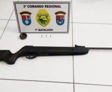 PM recupera veículo, apreende espingarda, munições e drogas no Noroeste do estado

