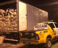 PM apreende 600 caixas de cigarro e encaminha homem no município de Altônia