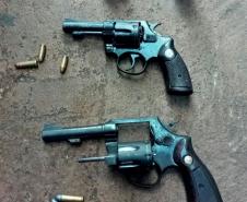 PM apreende quatro armas de fogo e diversas munições no Norte do estado; três são encaminhados

