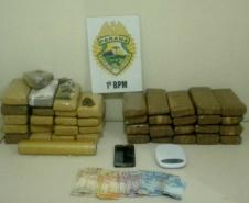 PM recupera veículo e apreende 29 quilos de maconha nos Campos Gerais; dupla é encaminhada 