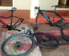 Caixas de cigarros e bicicletas furtadas são recuperadas pela Polícia Militar na região Noroeste do estado 