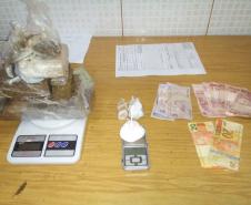Família é encaminhada pela PM por tráfico de drogas em Campo Mourão