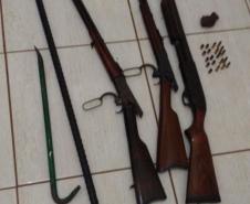 Armas de fogo, munições e drogas são apreendias pela PM em Tapira (PR) 