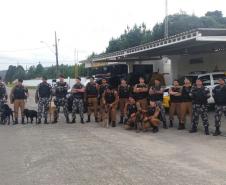 Militares estaduais passam por capacitação de adestramento e condução de cães farejadores com o BOPE
