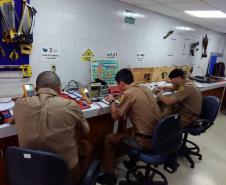 Policiais militares do Esquadrão Antibombas da PM conhecem estrutura e equipamentos da Polícia Nacional da Colômbia