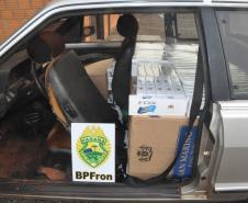 No Oeste do estado, BPFron apreende veículo carregado com caixas de cigarros contrabandeados