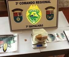 Durante o cumprimento de mandados em Cruzeiro do Oeste PM apreende dinheiro e drogas; trio é encaminhado