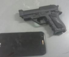 Ao atender ocorrências distintas, batalhão da PM apreende duas armas de fogo e recupera três veículos
