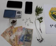 Policiais militares apreendem drogas, dinheiro, veículo e simulacro durante cumprimento de mandados na Lapa (PR)