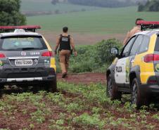 Submetralhadora e carro roubado são apreendidos pela PM em Campo Mourão (PR)

