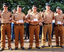 Da esquerda para a direita Capitão QOPM Juarez Saldanha Machado Subcomandante do 2º Colégio da Polícia MilitarDiretor de Ensino e Pesquisa Coronel QOPM Mauro Celso MonteiroComandante Geral da Polícia Militar Coronel QOPM Mauricio TortatoCapitão QOPM Alfredo Euclides Dias Netto Comandante do 2º Colégio Da Polícia Militar e Major QOPM Marcelo Toniolo de Oliveira Comandante do Colégio da Polícia Militar