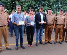 Da esquerda para direita Capitão QOPM Alfredo Euclides Dias Netto Comandante do 2º Colégio Da Polícia MilitarBeto Richa Governador do EstadoProfessora Ana Seres Trento Comin Secretária de Estado da EducaçãoDeputado Estadual Tiago AmaralComandante Geral da Polícia Militar Coronel QOPM Mauricio TortatoDiretor de Ensino e Pesquisa Coronel QOPM Mauro Celso MonteiroMajor QOPM Marcelo Toniolo de Oliveira Comandante do Colégio da Polícia Militar