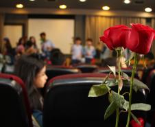 Curitiba, 11 de maio de 2018. Entrega de Flores em Homenagem ao Dia das Mães
