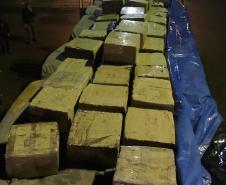 Policiais militares de Assis Chateaubriand apreendem maconha em caminhão durante Operação Tiradentes II; No Paraná foram 191 presos e 29 armas recolhidas