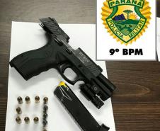 PM apreende quase 20 quilos de maconha e uma pistola com mira a laser, no Litoral do estado; três pessoas são presas
