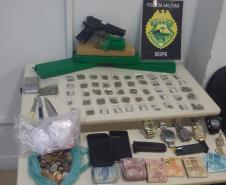 BOPE apreende mais de 4 quilos de drogas e R$ 2 mil em dinheiro na CIC e no centro de Curitiba