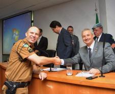Cabo da PM do Paraná recebe medalha da ONU em São Paulo por salvar vida de homem no litoral paranaense em 2015