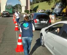 Em Santa Felicidade, Policiais Militares apoiam iniciativa para arrecadação de doações 
