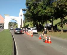 Em Santa Felicidade, Policiais Militares apoiam iniciativa para arrecadação de doações 