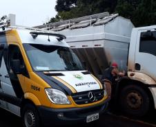 BPRv apreende caminhão com carga de cigarros contrabandeados e placas falsas no Oeste do estado