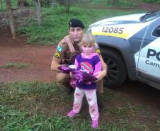 Menina de quatro anos ganha presente de policiais militares do Centro-Sul do Paraná