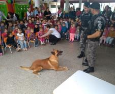 Aproximadamente 150 crianças são presenteadas por policiais militares da região Centro-Sul do Estado