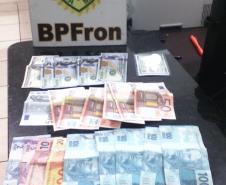 BPFron encaminha dois suspeitos e apreende mais de 6 quilos de maconha, joias roubadas e dinheiro no Oeste do estado 
