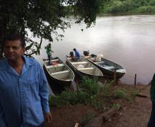Policiais ambientais participam da Faxina Ecológica no Rio Piquiri, no Noroeste do estado