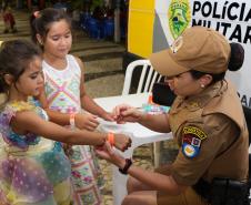 Matinhos, 25 de dezembro de 2018. Operação Verão Paraná 2018/2019 - Entrega de Pulseirinhas na Orla