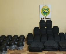 Coletes balísticos prontos para o transporte são apreendidos por policiais do BPFron em Guaíra (PR)