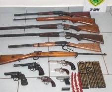 Arsenal com 12 armas e mais de 80 munições é apreendido pela PM em Clevelândia (PR)