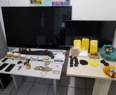 Fuzil e R$ 18,6 mil são apreendidos durante abordagem da PM em Campina Grande do Sul