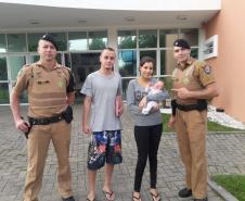 Bebê de três semanas de vida engasga e é salvo por policiais militares em Curitiba