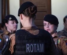 Policiais mulheres assumem patrulhamento e atendimento de ocorrências da área central de Curitiba no Dia da Mulher