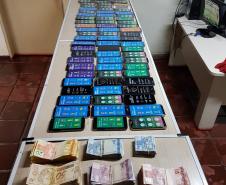 Mais de R$12 mil em dinheiro e 71 celulares são recuperados pela PM no Centro de Curitiba