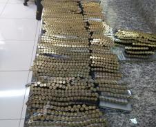 Arsenal de 13 pistolas e mais de 5,7 mil munições é apreendido durante fiscalização do BPRv na PR 317