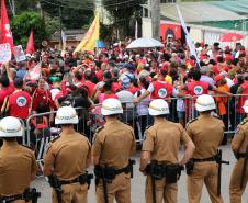 Curitiba, 07 de Abril de 2019. Policiamento nos arredores da Polícia Federal no dia 7 de Abril.
