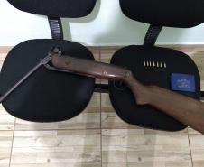 Cinco armas são apreendidas e três homens são presos pela PM no Centro-Sul do estado