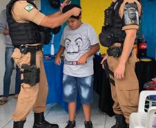 Admirador da PM recebe visita de policiais no dia do aniversário em Pato Branco (PR)