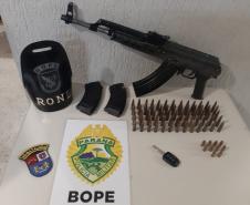 Fuzil importado e carros de luxo roubados são encontrados pela PM em Almirante Tamandaré, na RMC