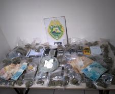 Em Ponta Grossa (PR), 11 pessoas são presas e mais de sete quilos de maconha são apreendidos pela PM