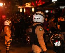 Polícia Militar deflagra megaoperação Primo no Batel, cumpre mandados e encaminha 19 pessoas, em Curitiba