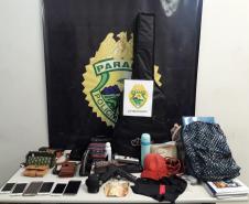 Trio pratica roubo e rastreador de celular entrega localização para a PM na CIC, em Curitiba