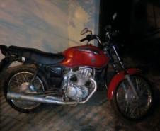 No Norte Pioneiro, duas motocicletas são recuperadas e três pessoas são presas pela PM