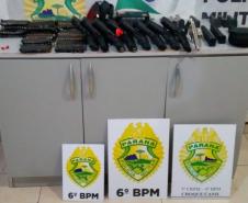 Nove armas de fogo e mais de 1,1 mil munições são encontradas pela PM em ônibus de viagem em Cascavel