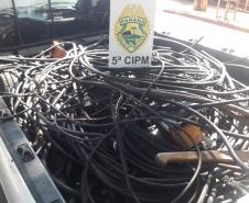 Fios de cobre, levados de uma usina, são recuperados pela PM em São Tomé; três homens acabam detidos