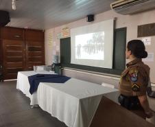 Alunos do Colégio Estadual Cianorte participam de palestra de policiais militares sobre o ingresso na Corporação