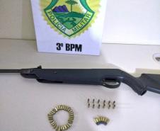 Duas armas de fogo, 49 munições são apreendidas e três pessoas acabam presas pela PM em situações distintas no Sudoeste do estado