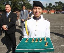São Jose dos Pinhais, 20 de Maio de 2019. Dia do Patrono da PMPR. Entrega de Medalha Cel Sarmento por uma aluna do Colegio da policia Militar.